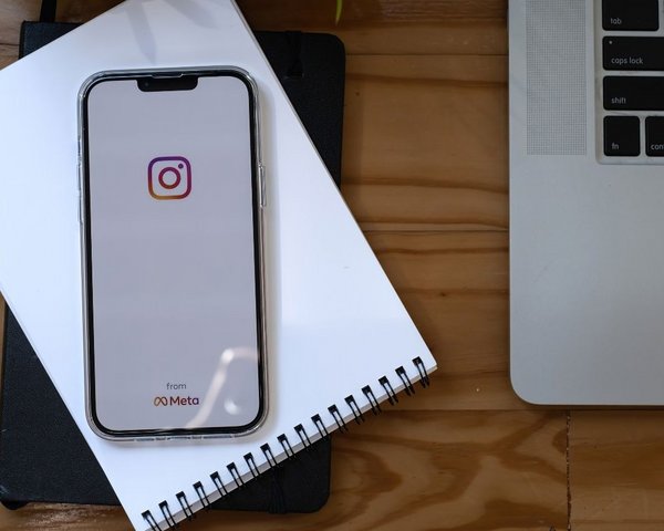 Instagram von Meta auf einem iPhone-Bildschirm